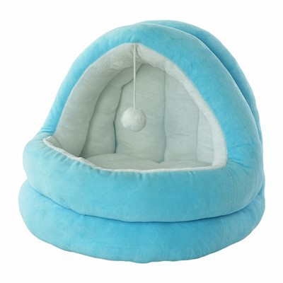 Велике котяче сидіння під вікном